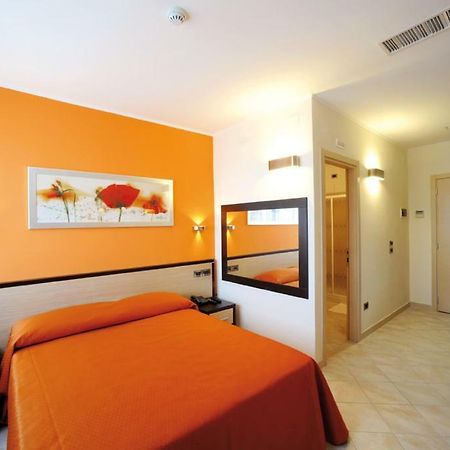 Hotel Cristina Rocca San Giovanni Exterior photo