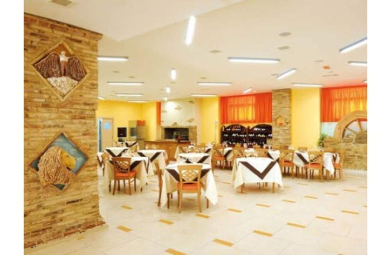 Hotel Cristina Rocca San Giovanni Exterior photo