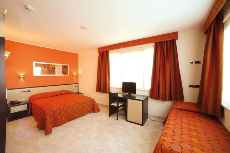 Hotel Cristina Rocca San Giovanni Exterior photo